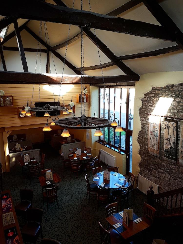The Old Barn Inn Newport  Exterior foto